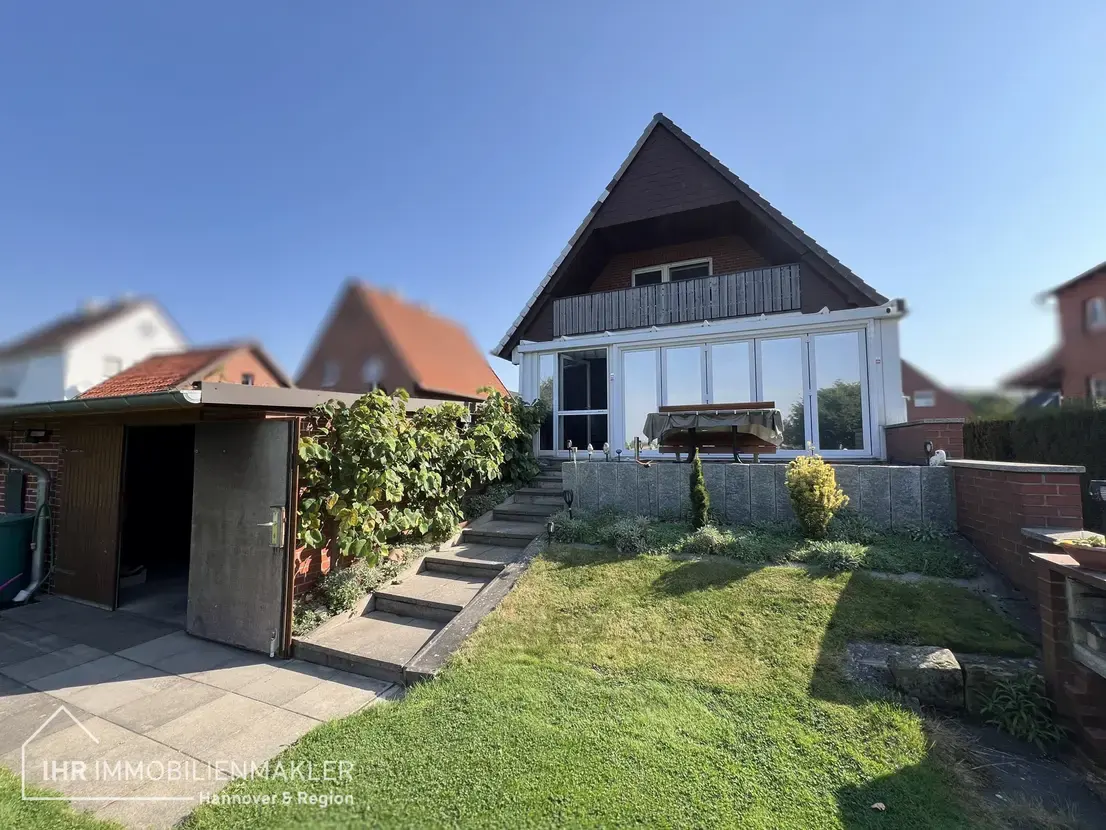 Zweifamilienhaus mit Baugrundstück in Osterwald, verkauft durch IHR Immobilienmakler