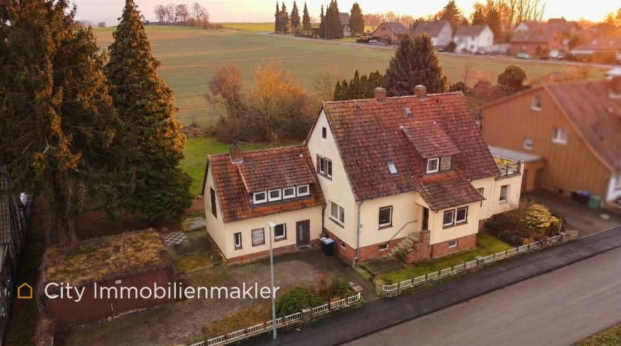 Platzwunder mit Deisterblick: Großzügiges Zweifamilienhaus für die ganze Familie!, 31848 Bad Münder am Deister, Zweifamilienhaus