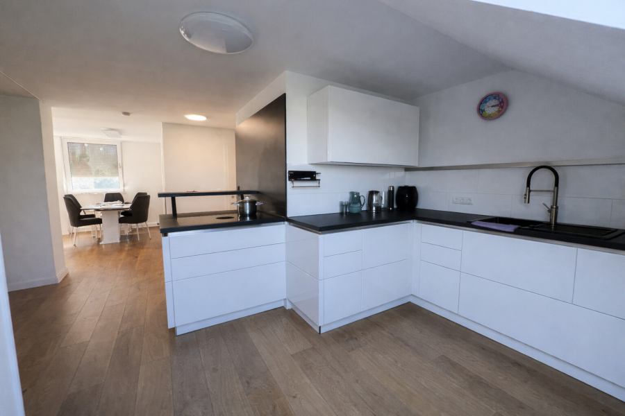 Saniert, vermietet, renditestark – 138 m² Kapitalanlage in Barsinghausen / Bantorf, 30890 Barsinghausen / Bantorf, Dachgeschosswohnung