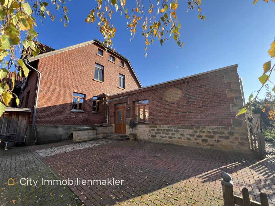 Großes Einfamilienhaus mit flexiblem Anbau – nutzbar als Büro, Praxis oder zusätzliche Wohnung, 30890 Barsinghausen, Einfamilienhaus