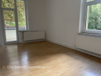 Top Standort! Renovierungsbedürftige – 4-Zi.-Whg., 105 m² mit Balkon in Hannovers Südstadt - Wohnzimmer