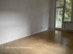 Top Standort! Renovierungsbedürftige – 4-Zi.-Whg., 105 m² mit Balkon in Hannovers Südstadt - Wohnzimmer