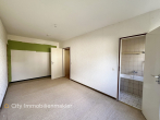 Attraktive Hochparterre-Wohnung mit Potenzial – Loggia, Keller, zentrale Lage - Zimmer 2