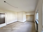 Attraktive Hochparterre-Wohnung mit Potenzial – Loggia, Keller, zentrale Lage - Zimmer 3