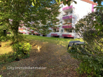 Attraktive Hochparterre-Wohnung mit Potenzial – Loggia, Keller, zentrale Lage - Gemeinschaftsgarten