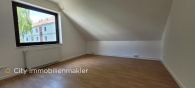 Moderne 4 Zimmer Dachgeschoss Whg. - EBK, Balkon,Abstellraum und KFZ-Stellplatz zu vermieten - Schlafzimmer