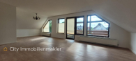 Moderne 4 Zimmer Dachgeschoss Whg. - EBK, Balkon,Abstellraum und KFZ-Stellplatz zu vermieten - Wohnbereich