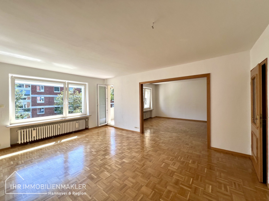 Renovierte 3,5 Zimmer Wohnung mit 2 Balkonen und Garage in Döhren, 30519 Hannover / Döhren, Etagenwohnung