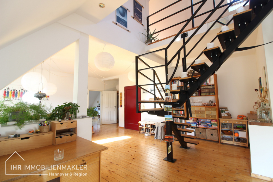 Moderne und geräumige Maisonette-Wohnung mit Balkon am Jahnplatz, 30165 Hannover, Maisonettewohnung