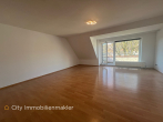 Charmante Dachwohnung mit Potenzial im Zentrum von Barsinghausen! - Wohnzimmer_