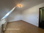 Charmante Dachwohnung mit Potenzial im Zentrum von Barsinghausen! - Schlafzimmer__