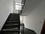 Charmante Dachwohnung mit Potenzial im Zentrum von Barsinghausen! - Treppenhaus