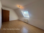 Charmante Dachwohnung mit Potenzial im Zentrum von Barsinghausen! - Schlafzimmer_
