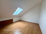 Zweifamilienhaus in Alt-Barsinghausen – Maisonette bezugsfrei, EG vermietet, 2 Garagen - Kinderzimmer 1 DG___