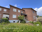 Zweifamilienhaus in Alt-Barsinghausen – Maisonette bezugsfrei, EG vermietet, 2 Garagen - Ansicht