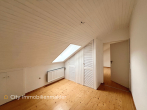 Zweifamilienhaus in Alt-Barsinghausen – Maisonette bezugsfrei, EG vermietet, 2 Garagen - Ankleide DG_