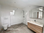 Zweifamilienhaus in Alt-Barsinghausen – Maisonette bezugsfrei, EG vermietet, 2 Garagen - Bad DG_