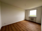 Schlafzimmer 2 - Modernisierte 3-Zimmer-Wohnung mit Loggia und Fensterbad