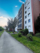 Hausansicht_ - Modernisierte 3-Zimmer-Wohnung mit Loggia und Fensterbad