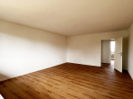 Wohnzimmer - Modernisierte 3-Zimmer-Wohnung mit Loggia und Fensterbad