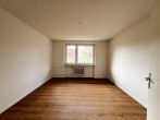 Schlafzimmer 1 - Modernisierte 3-Zimmer-Wohnung mit Loggia und Fensterbad